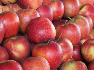 Fototapeta na wymiar Red apples in South India, Kochi, Kerala
