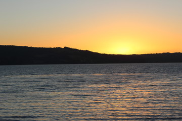 atardecer en el lago 