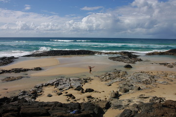 Ein Sprung in die Champagner Pools auf Fraser Island (Australien)