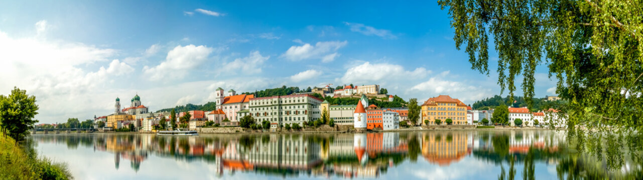 Passau Panorama mit Sankt Stephan Dom, Deutschland 