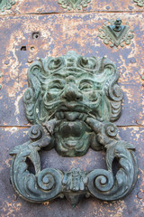 Llamador de puerta antiguo. Imagen.