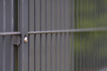 Fence out of metal whire