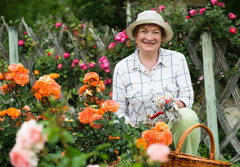 mature woman orange roses