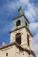 Clocher de l'église Saint Louis à Sète :  statue de la Vierge