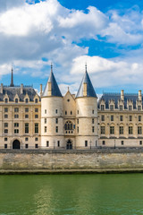 Fototapeta na wymiar Paris, view of the Seine with the Conciergerie on the ile de la Cité 