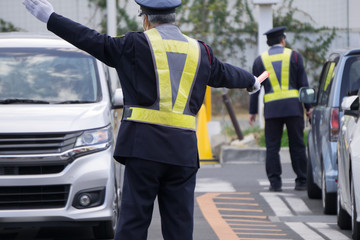 駐車場の警備員 