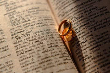Fototapeta premium wedding rings on a sheet of old paper