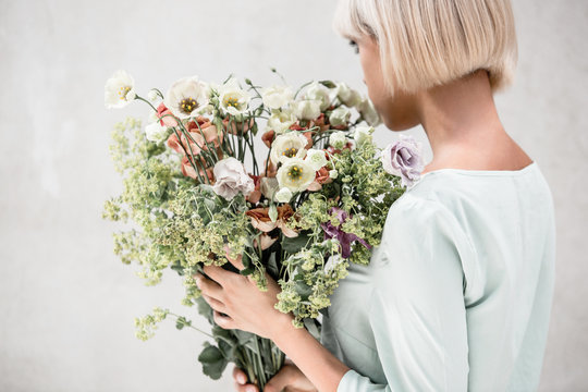 woman holding a boquet