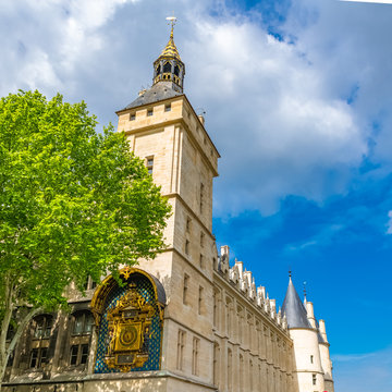 Paris, view of the Conciergerie on the ile de la Cit&eacute;, with the ancient clock 