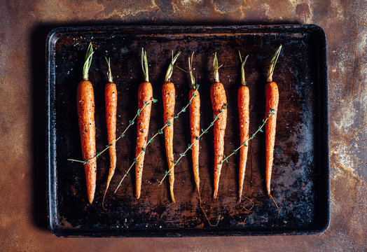 Roasted carrots in a tray