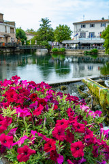 Fototapeta na wymiar Scenic view on river Sorgue in colorful old town Lisle-sul-la-Sorgue in Provence, France