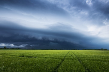 Bedrohliche Shelfcloud in Schwaben
