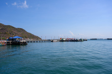 Fototapeta na wymiar タイ・海・島・漁船・シーチャン島