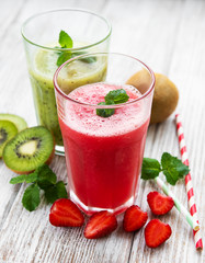 Kiwi and strawberry smoothies