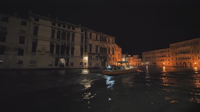 Video in motion from the boat of night Venice.