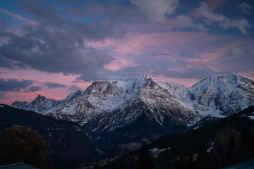 Obraz premium view of mountains in winter, chamonix, france