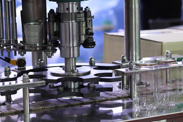 Aluminum lid packing machine for plastic can