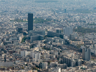 La Tour Montparnasse et Paris vu d'h&eacute;licopt&egrave;re