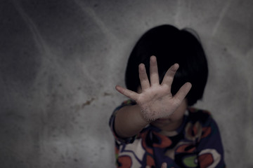 Stop abusing violence. violence, terrified , A fearful child.