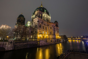 Fototapeta premium Beautiful view of illuminated Berliner Dom (Berlin Cathedral) by the Spree River in Berlin, Germany, at dusk.