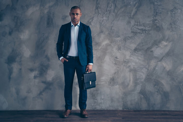 Obraz premium Full length body size view photo famous gentleman chairman wealthy rich manager diplomat short hair bald put palm pocket clever intelligent bag modern trendy jacket trousers isolated dark background 