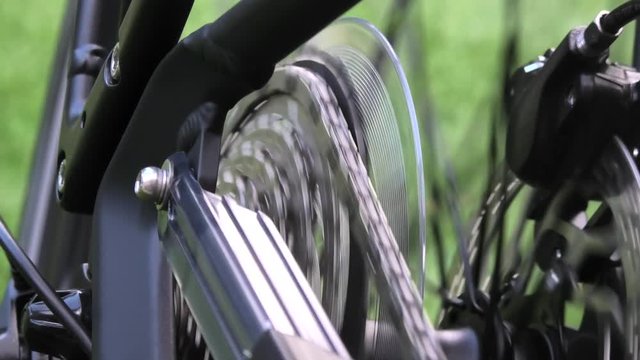 e-Bike shifting 1st to 10th gear, close up cassette