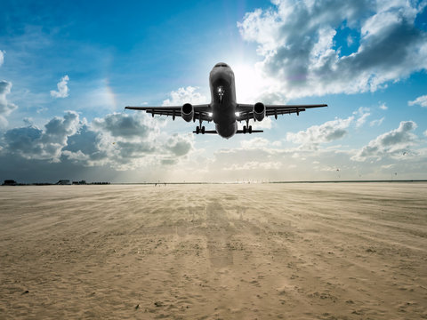 Urlaubsflieger &uuml;ber den Strand