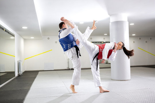 Exchange of high kicks during training of taekwondo