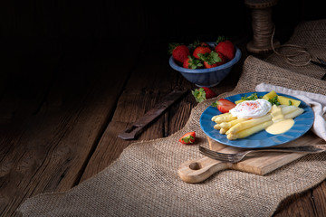 cooked asparagus with egg and potatoes