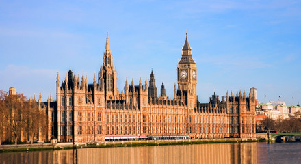 Fototapeta na wymiar Palace of Westminster over sunny blue sky