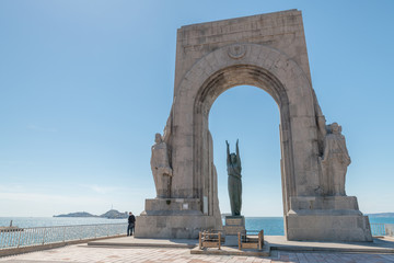Fototapeta na wymiar monument d'orient à Marseille