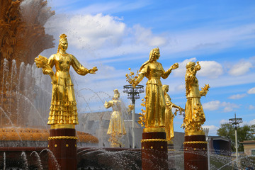 Obraz premium Miracle Wonderful photo of the Golden Fountain Friendship