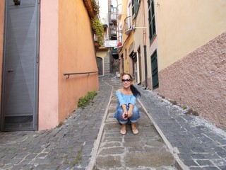  Chwila na schodach. Nemi , Italia © Jola i Darek 