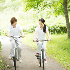 Obraz premium 自転車に乗るカップル