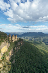 Fototapeta na wymiar Impressionen aus Katoomba und dem Blue Mountain National Park in Australien mit Jamison Walley und den Three Sisters