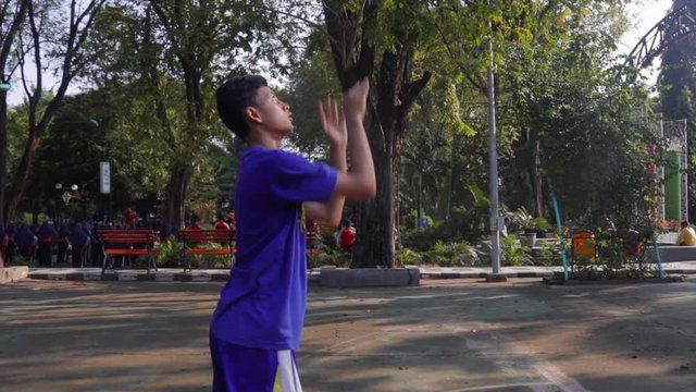 basketball player receive pass and shooting side angle in slow motion