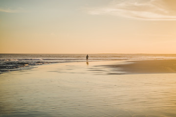 Obraz premium fisherman alone sunset