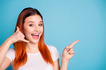 Close up photo of funny charming beautiful student demonstrate adverts advise advice feedback...