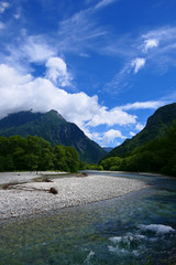中部山岳国立公園。上高地を流れる梓川。松本　長野　日本。８月下旬。