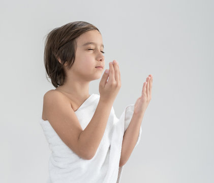 Child with Hajj pilgrimage clothes praying