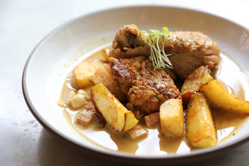 Braised roasted chicken with potatoes