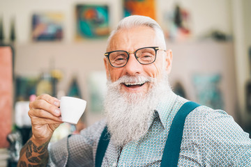 Happy senior drinking coffee in bar - Hipster older male having coffee break - Lifestyle people concept - obrazy, fototapety, plakaty