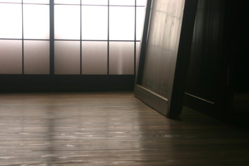 茅葺屋根の古民家