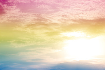 Obraz premium A soft fog cloud background with a pastel colored orange to blue gradient