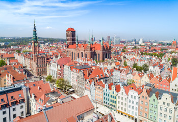 Krajobraz turystycznej części miasta Gdańsk widziany z powietrza.