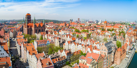Krajobraz starego miasta w Gdańsku. Panorama z lotu ptaka.