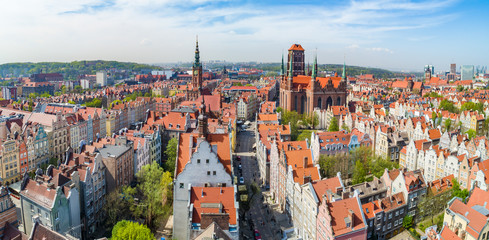 Gdańsk - panorama starego miasta z lotu ptaka. Krajobraz turystycznej części miasta.