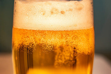 注がれるビールのアップ