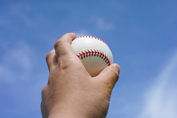 ボールを握った左手