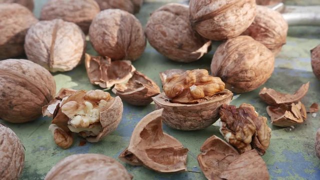 Walnut Kernels and Whole Walnuts